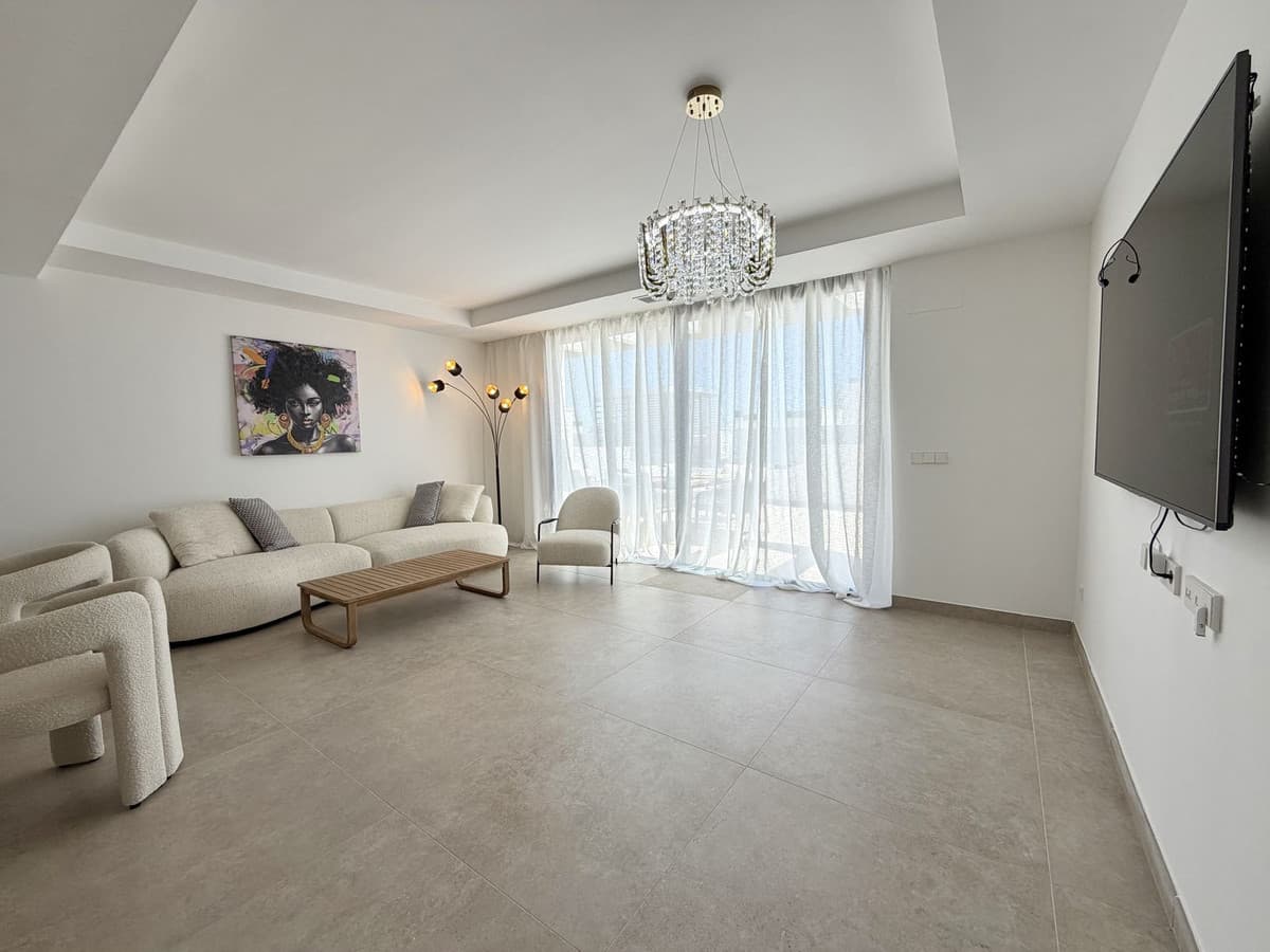 Penthouse Duplex in Bel Air — photo 7 of 10