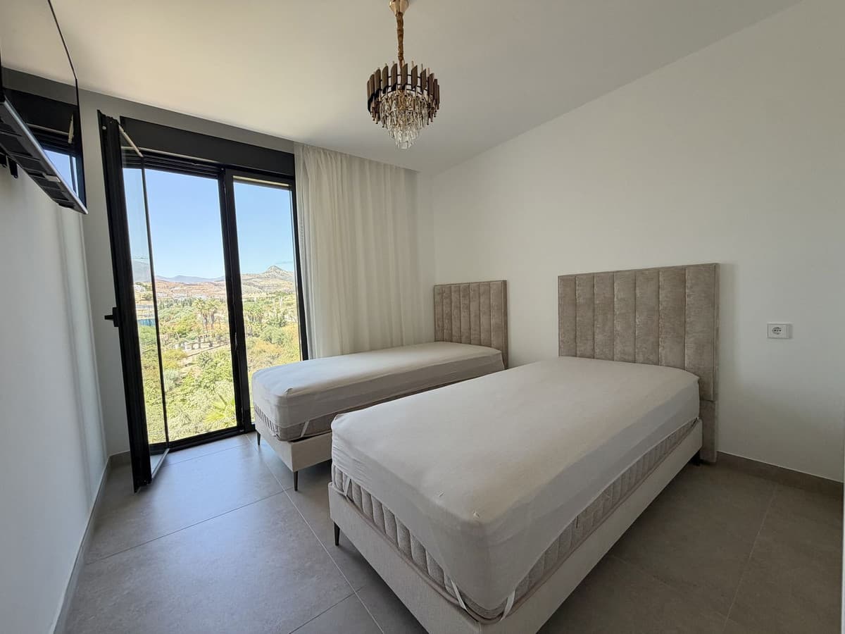 Penthouse Duplex in Bel Air — photo 8 of 10