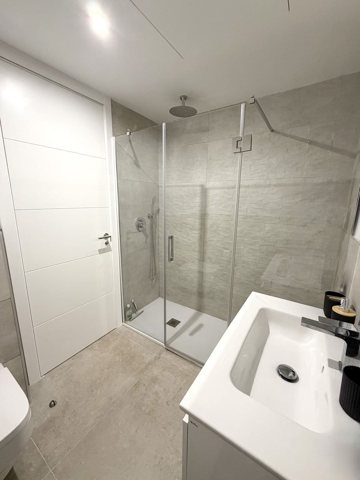 Penthouse Duplex in Bel Air — photo 10 of 10