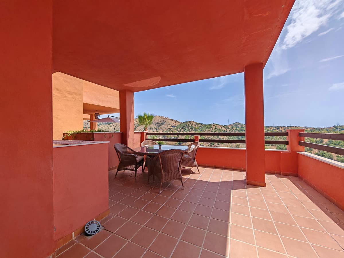 Middle Floor Apartment in Reserva de Marbella — photo 8 of 10