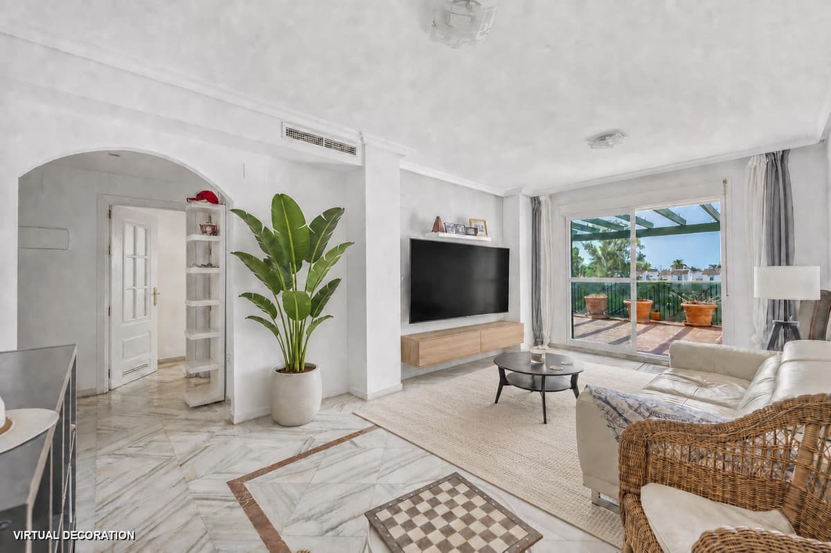 Middle Floor Apartment in Marbella — photo 2 of 10