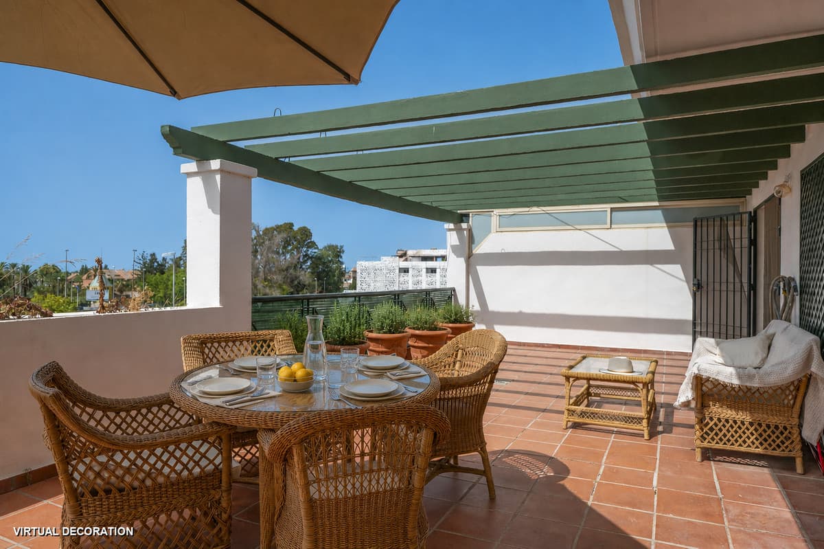 Middle Floor Apartment in Marbella — photo 3 of 10