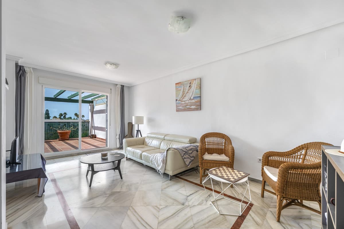 Middle Floor Apartment in Marbella — photo 5 of 10