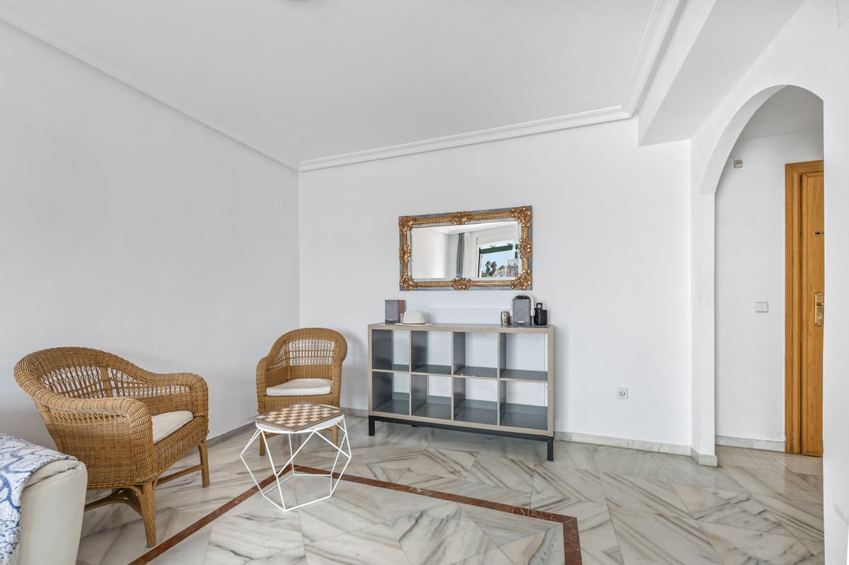 Middle Floor Apartment in Marbella — photo 7 of 10