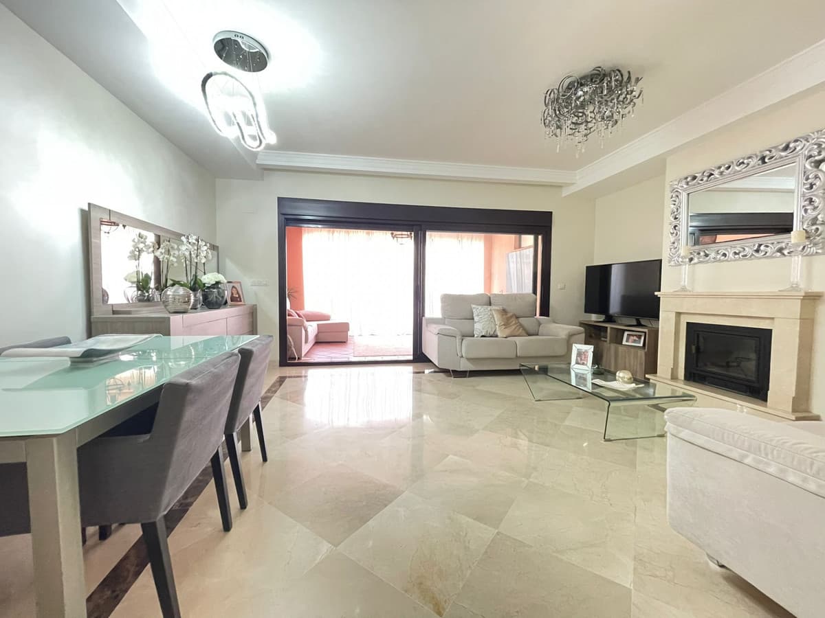 Townhouse in Estepona — photo 3 of 10