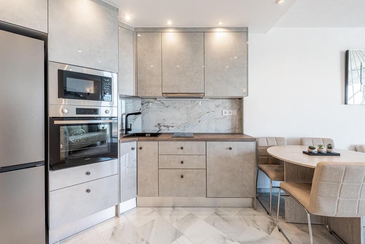 Middle Floor Apartment in Calahonda — photo 8 of 10