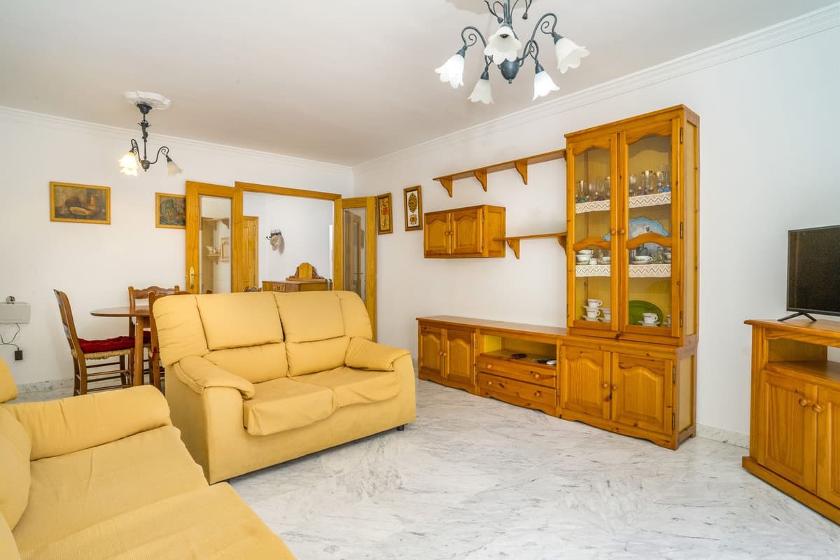 Middle Floor Apartment in Estepona — photo 1 of 10