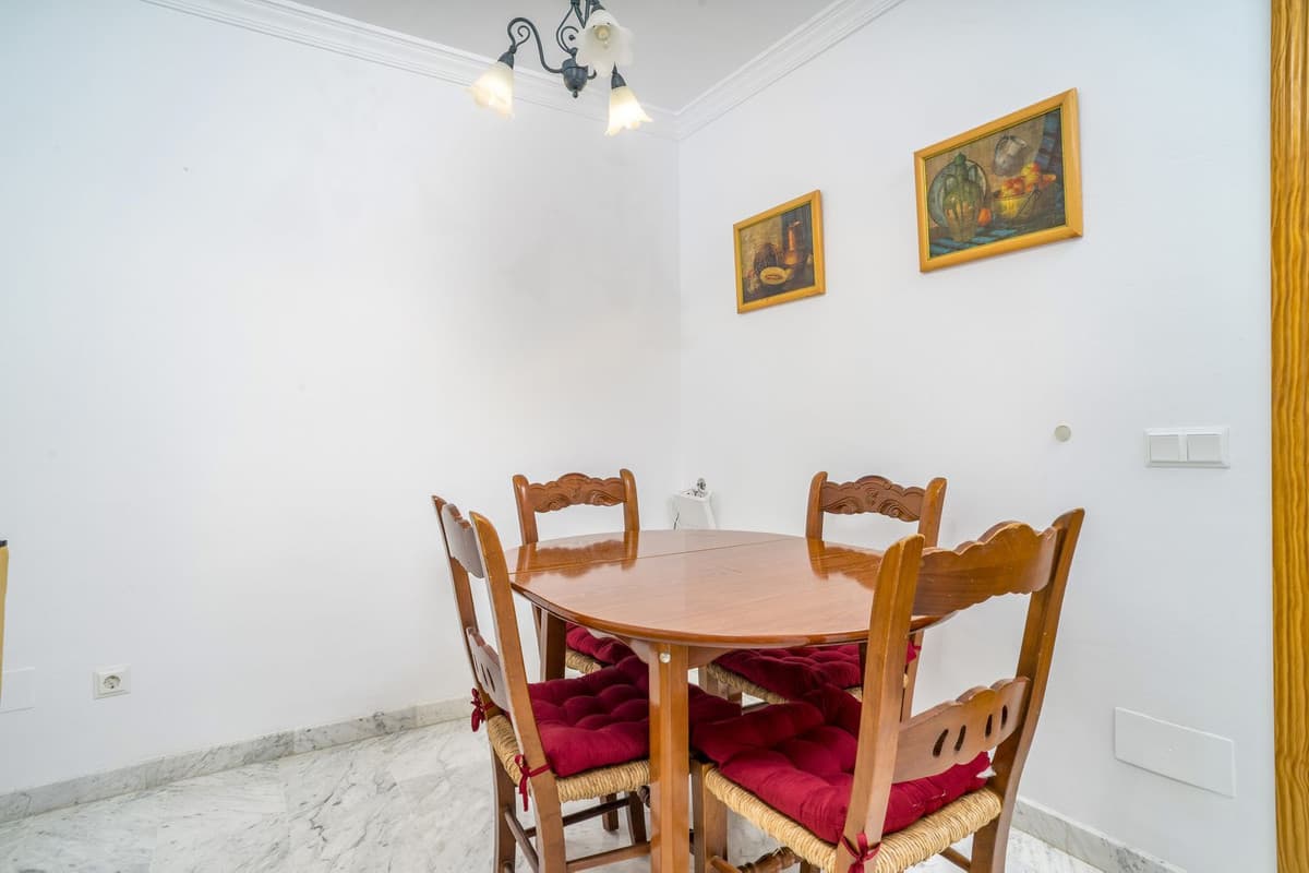 Middle Floor Apartment in Estepona — photo 2 of 10