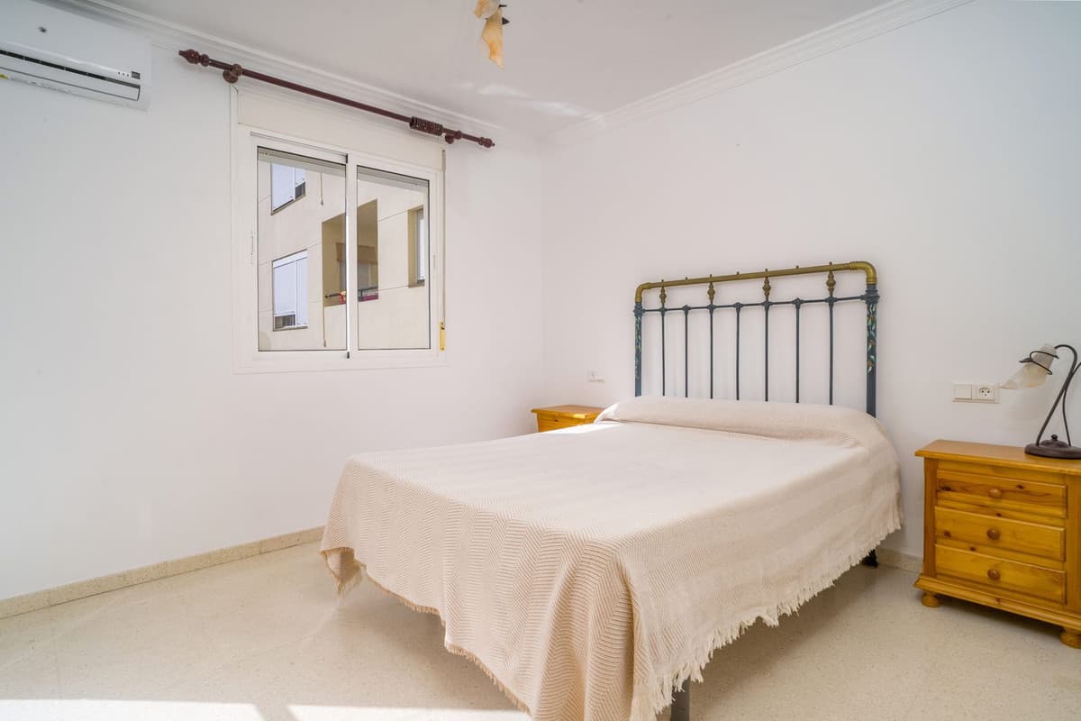 Middle Floor Apartment in Estepona — photo 3 of 10