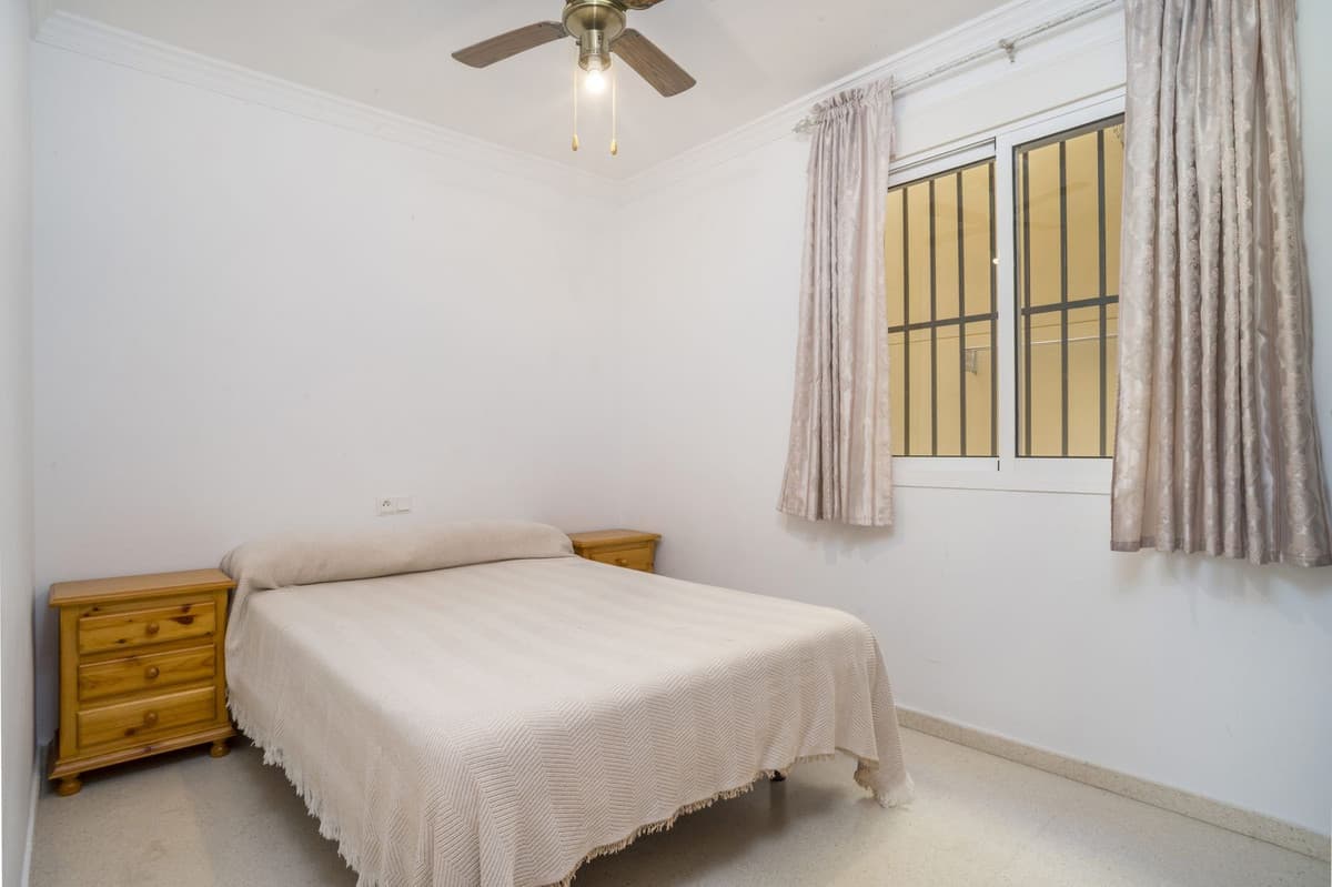Middle Floor Apartment in Estepona — photo 5 of 10
