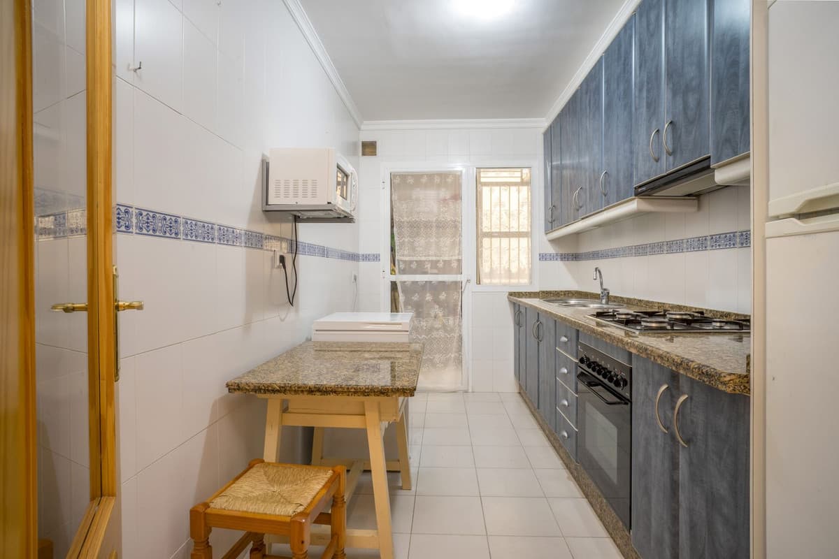 Middle Floor Apartment in Estepona — photo 6 of 10