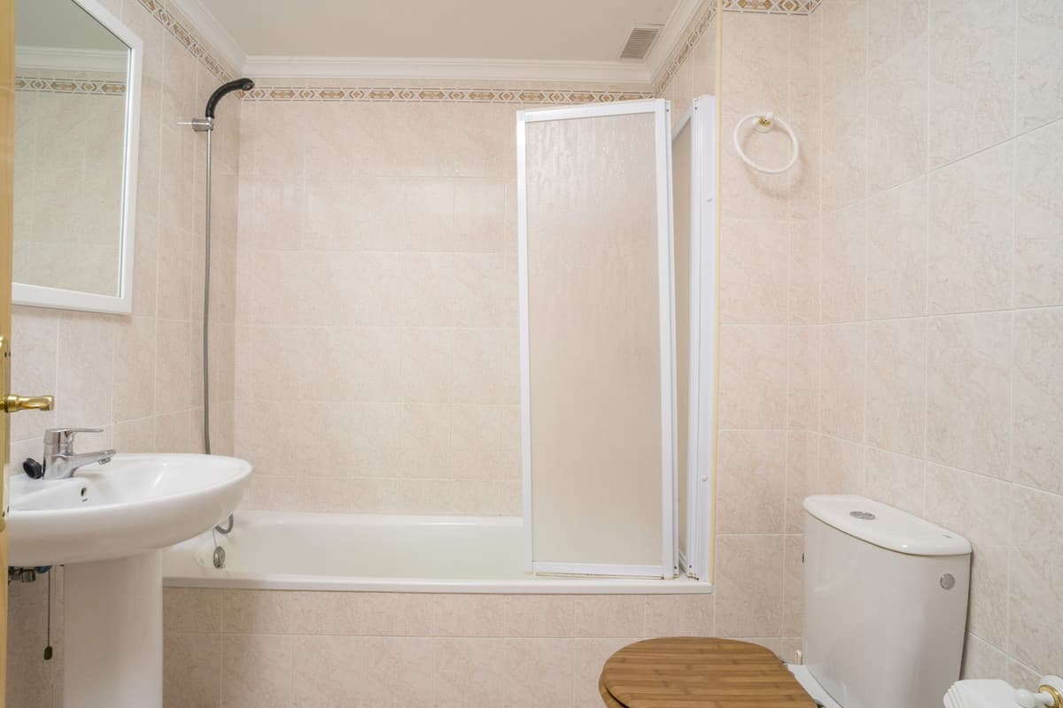 Middle Floor Apartment in Estepona — photo 8 of 10