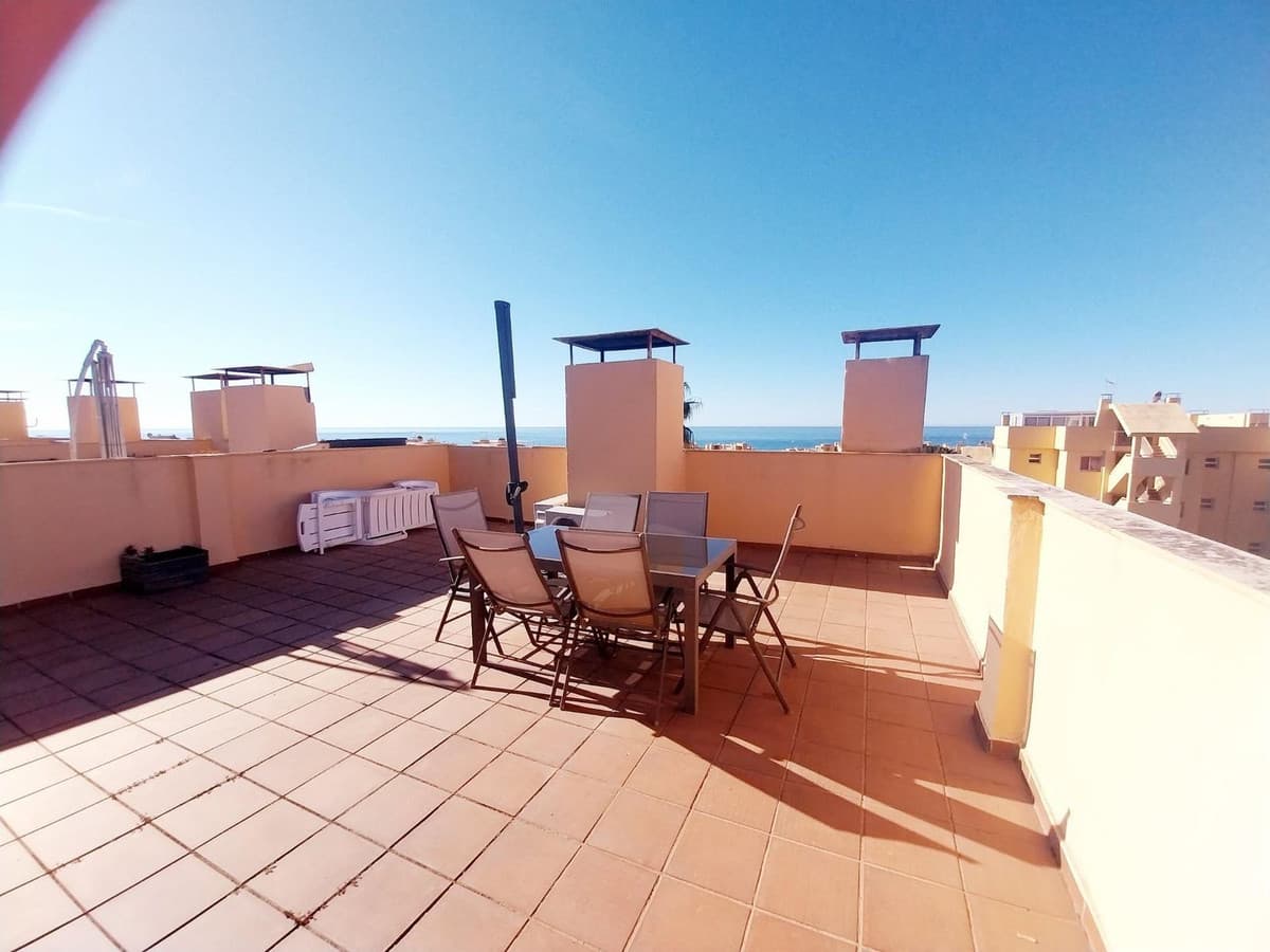 Penthouse in Calahonda — photo 1 of 10