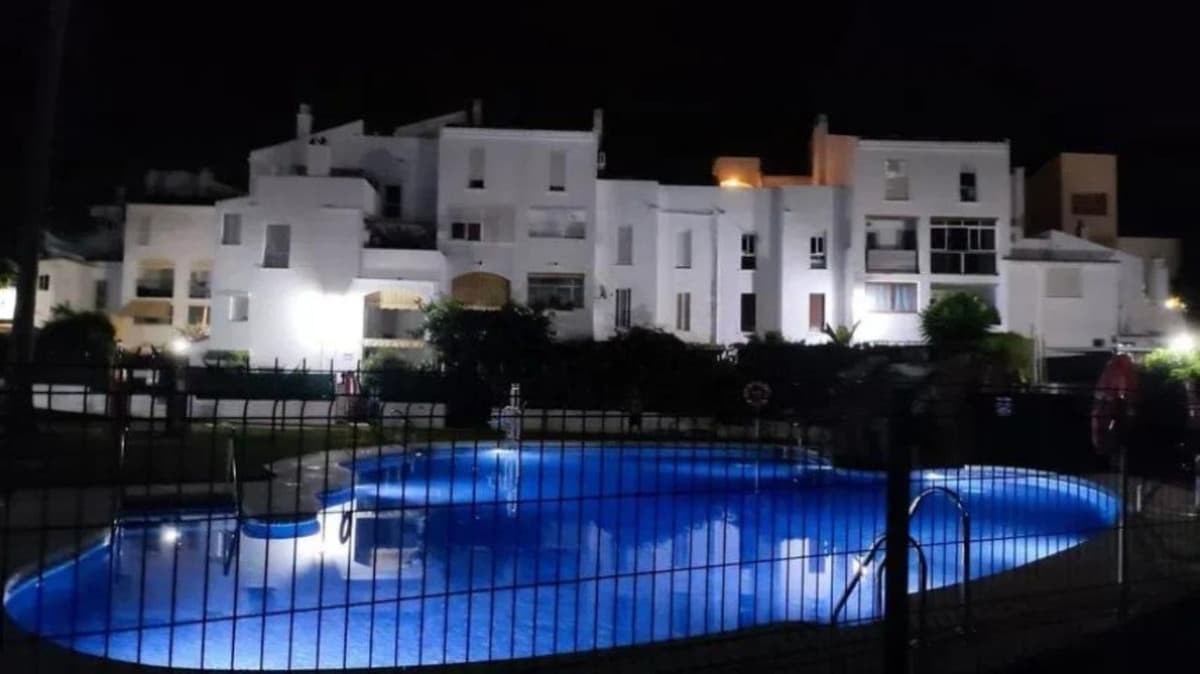 Middle Floor Apartment in Elviria — photo 2 of 10