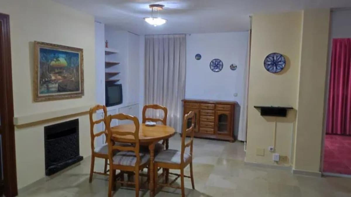Middle Floor Apartment in Elviria — photo 3 of 10