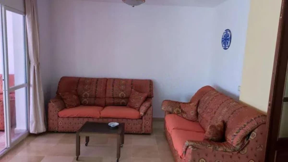 Middle Floor Apartment in Elviria — photo 5 of 10