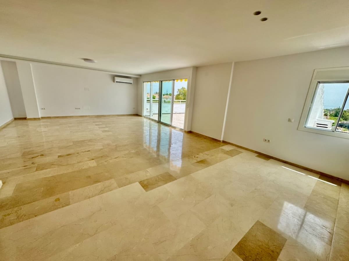 Middle Floor Apartment in Atalaya — photo 2 of 10