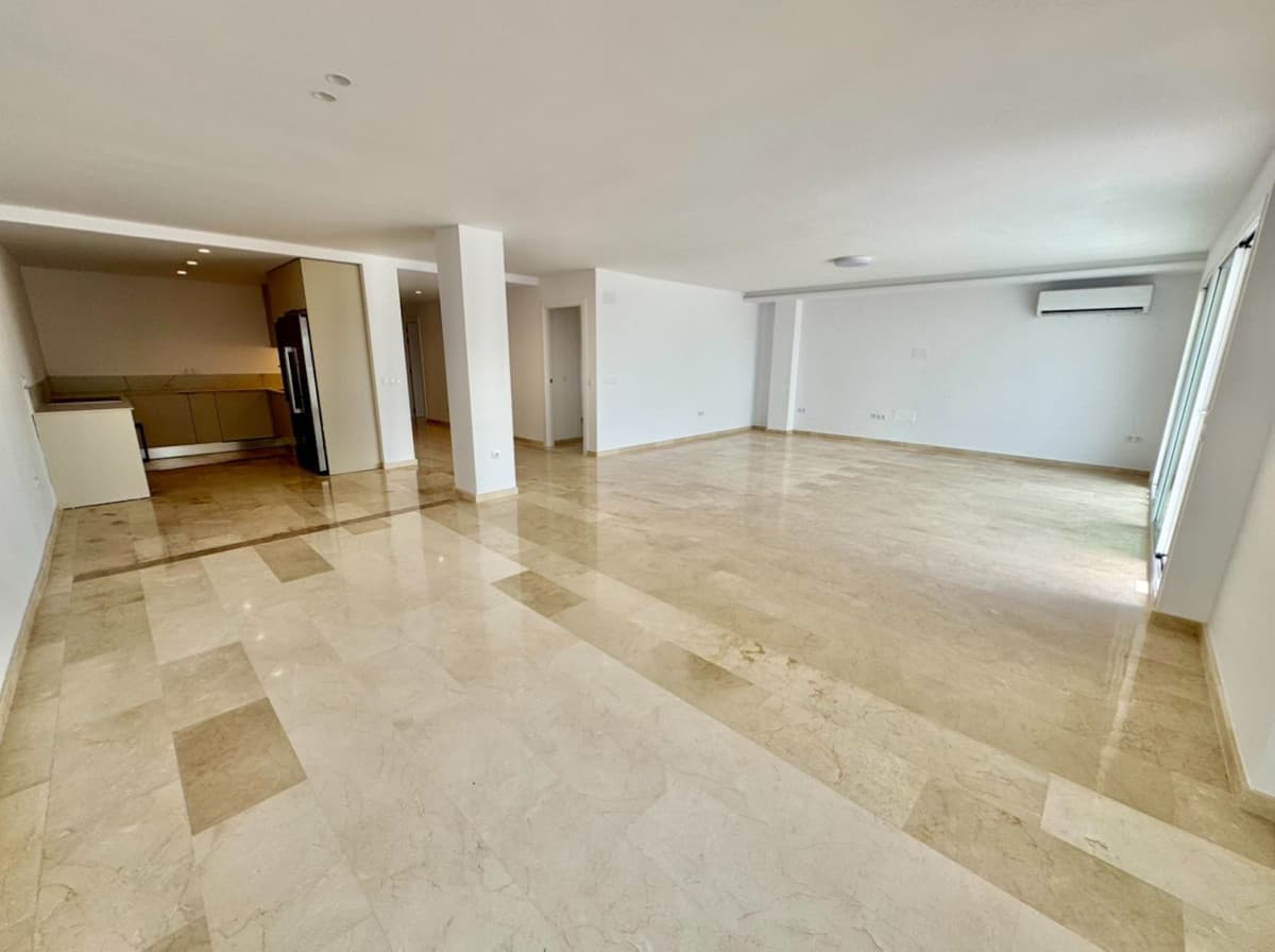 Middle Floor Apartment in Atalaya — photo 3 of 10