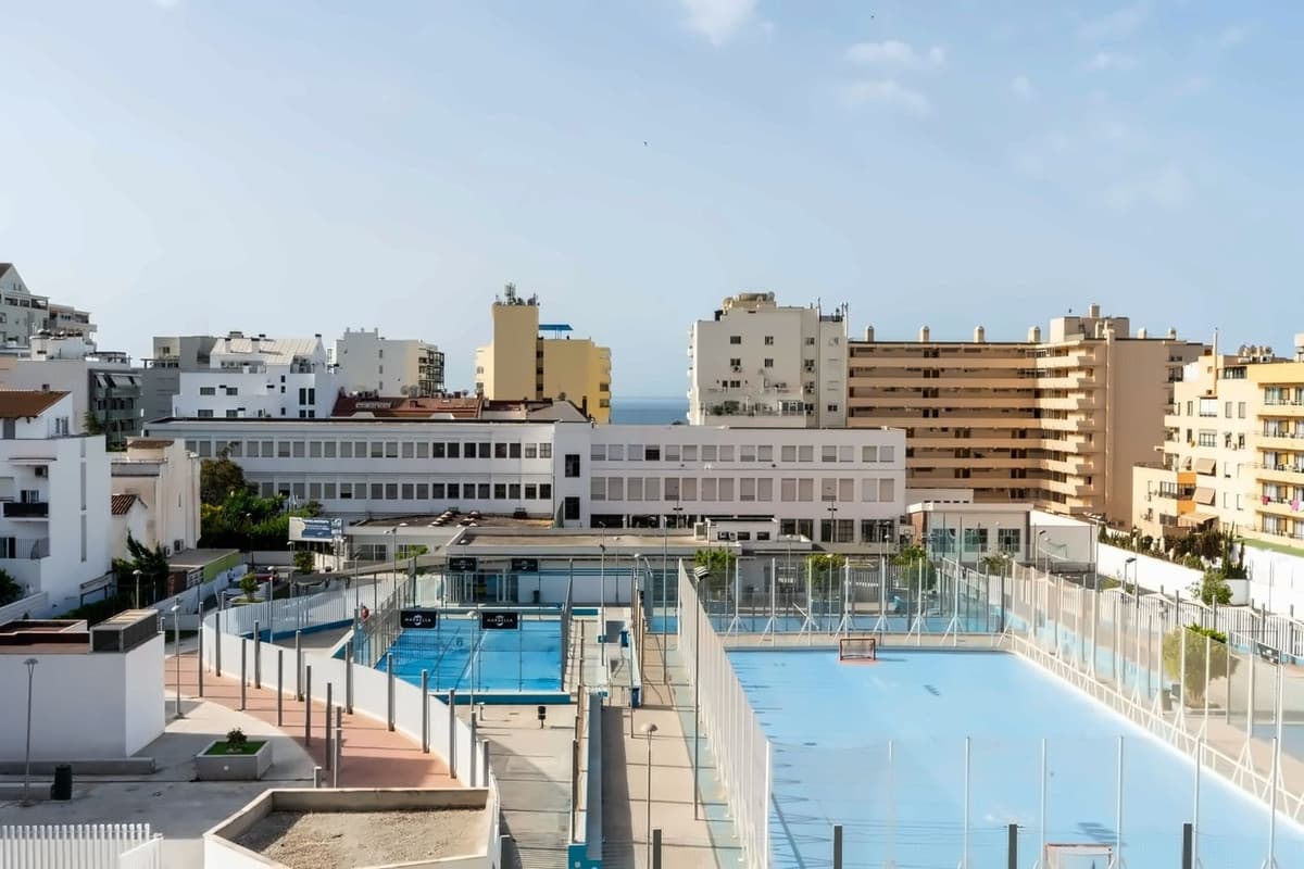 Middle Floor Apartment in Marbella — photo 1 of 10