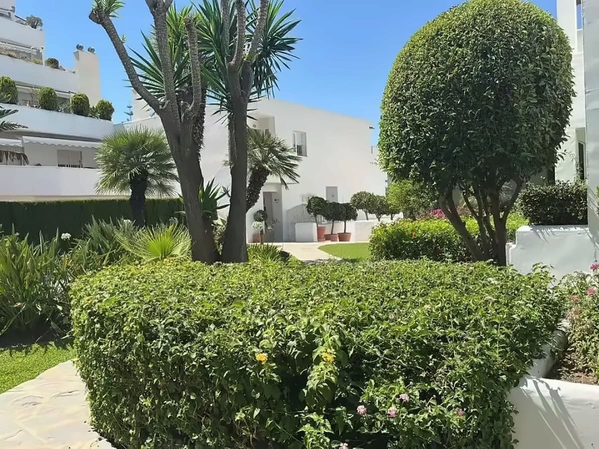 Middle Floor Apartment in Nueva Andalucía — photo 3 of 10