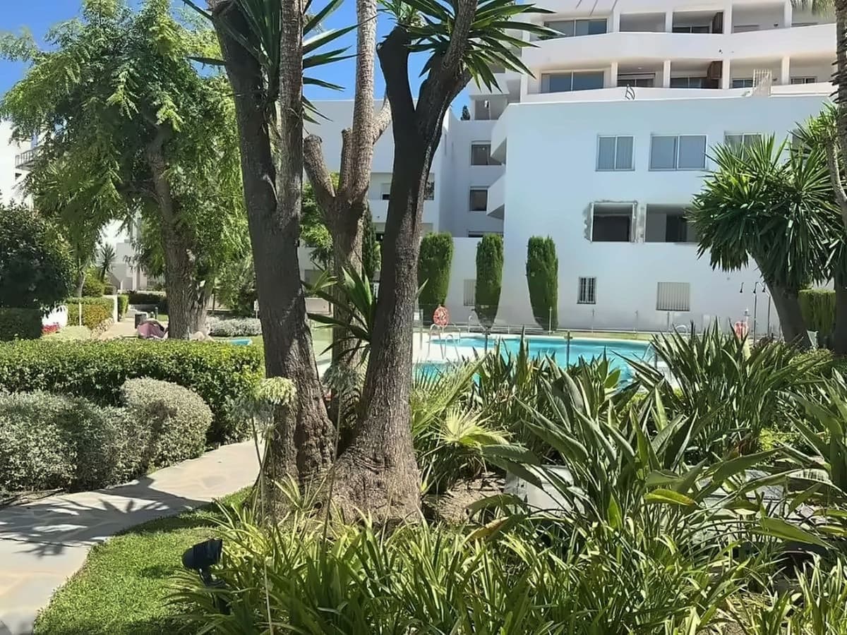 Middle Floor Apartment in Nueva Andalucía — photo 4 of 10