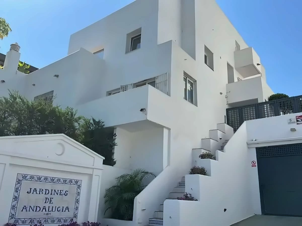 Middle Floor Apartment in Nueva Andalucía — photo 5 of 10
