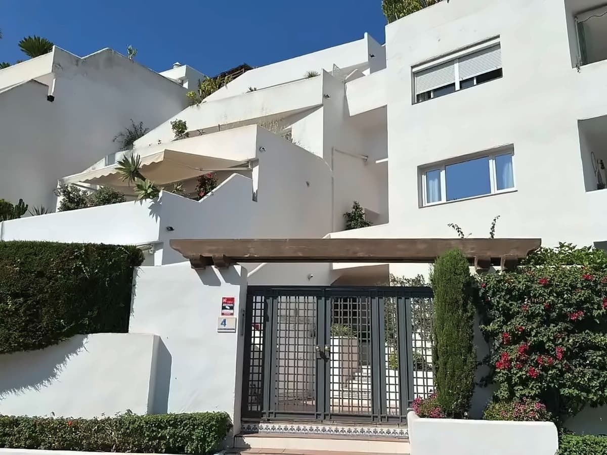 Middle Floor Apartment in Nueva Andalucía — photo 6 of 10