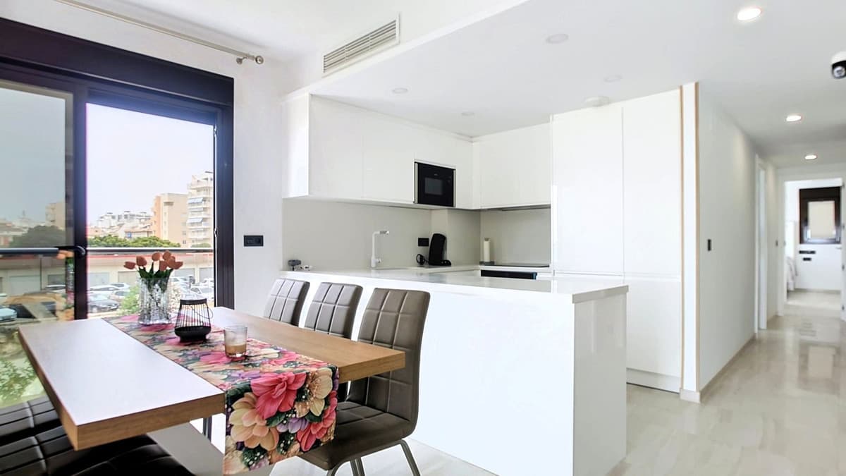 Middle Floor Apartment in Fuengirola — photo 5 of 10