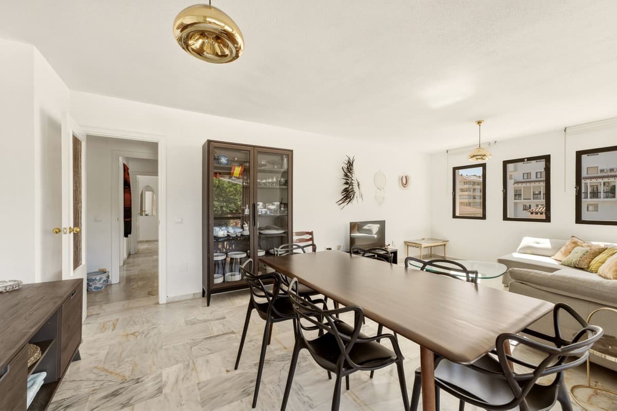 Middle Floor Apartment in Fuengirola — photo 3 of 10
