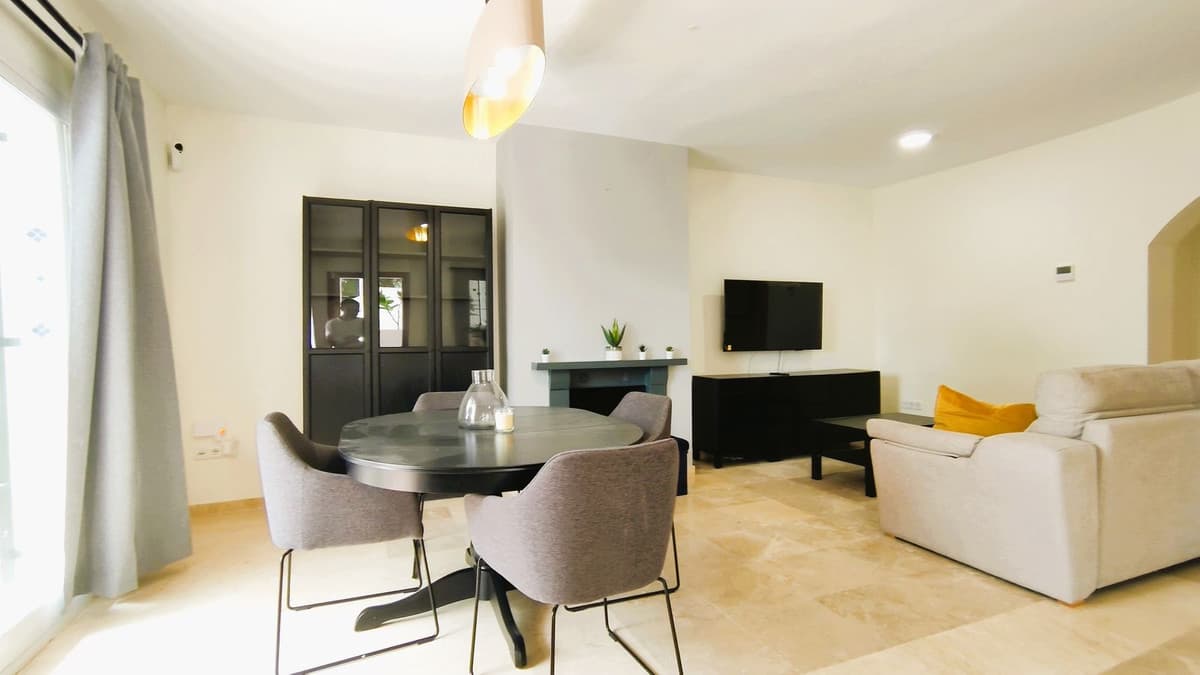 Middle Floor Apartment in Nueva Andalucía — photo 3 of 10