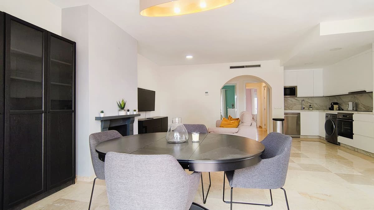 Middle Floor Apartment in Nueva Andalucía — photo 4 of 10