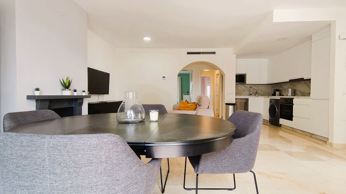 Middle Floor Apartment in Nueva Andalucía — photo 5 of 10