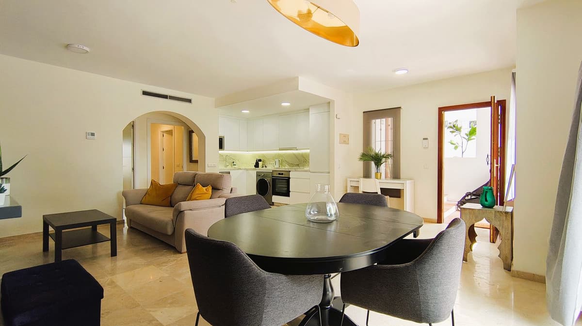 Middle Floor Apartment in Nueva Andalucía — photo 6 of 10