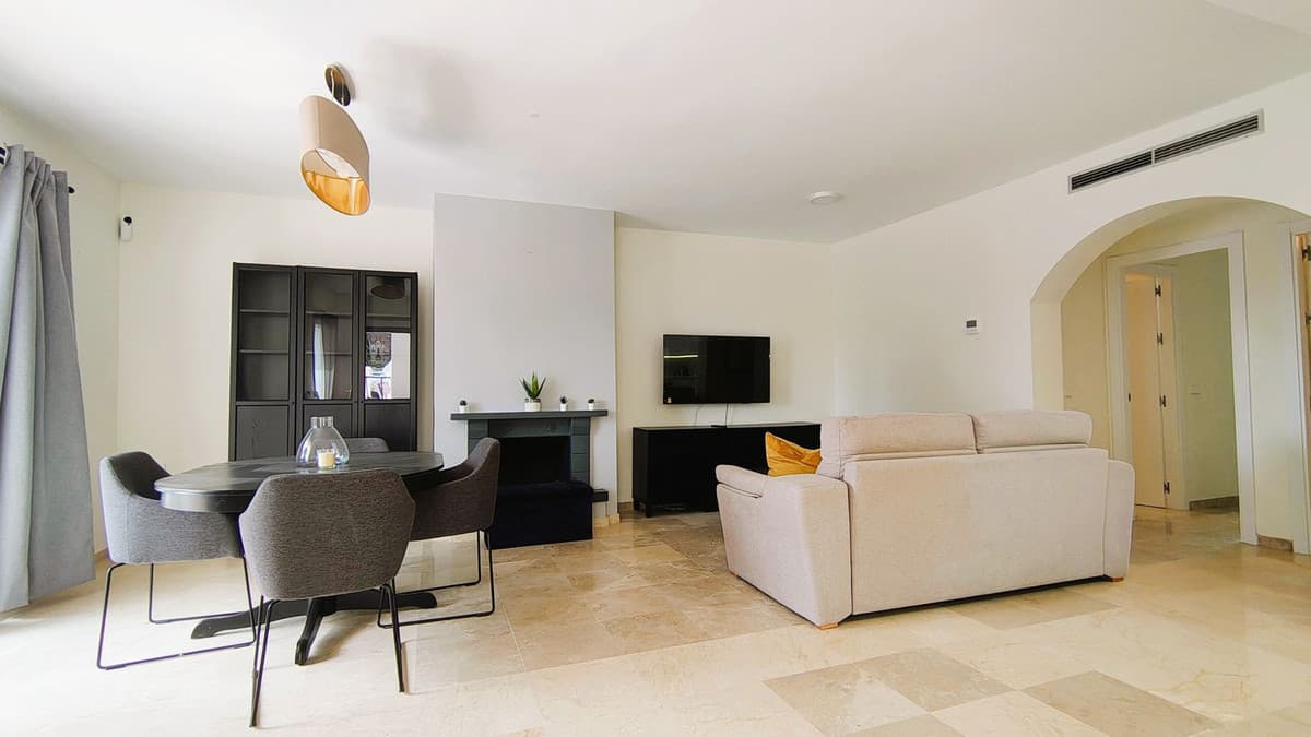 Middle Floor Apartment in Nueva Andalucía — photo 8 of 10