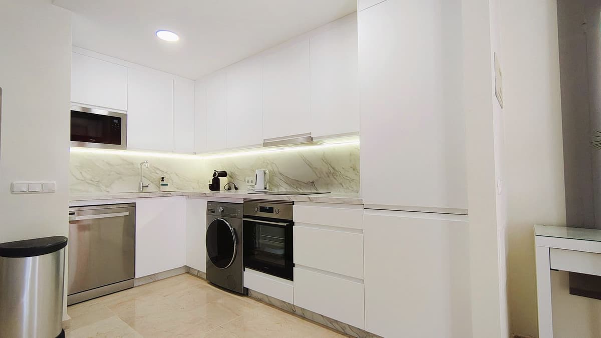 Middle Floor Apartment in Nueva Andalucía — photo 9 of 10