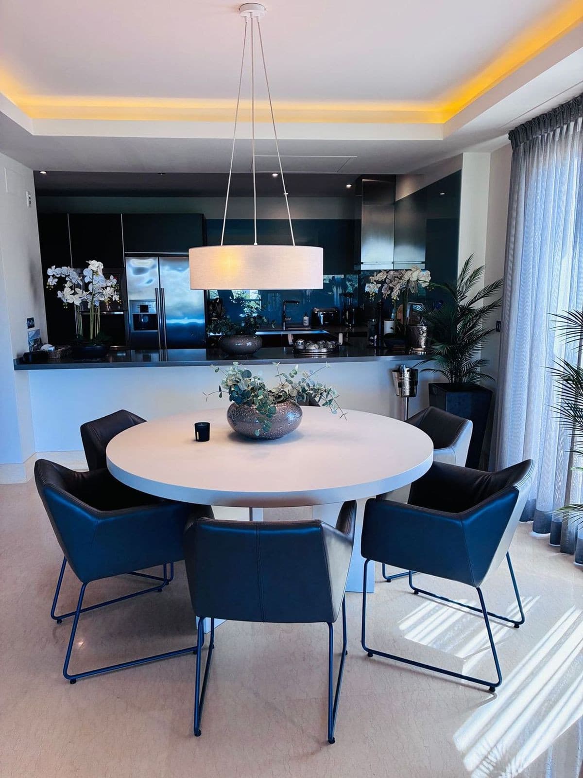 Middle Floor Apartment in Benahavís — photo 9 of 10