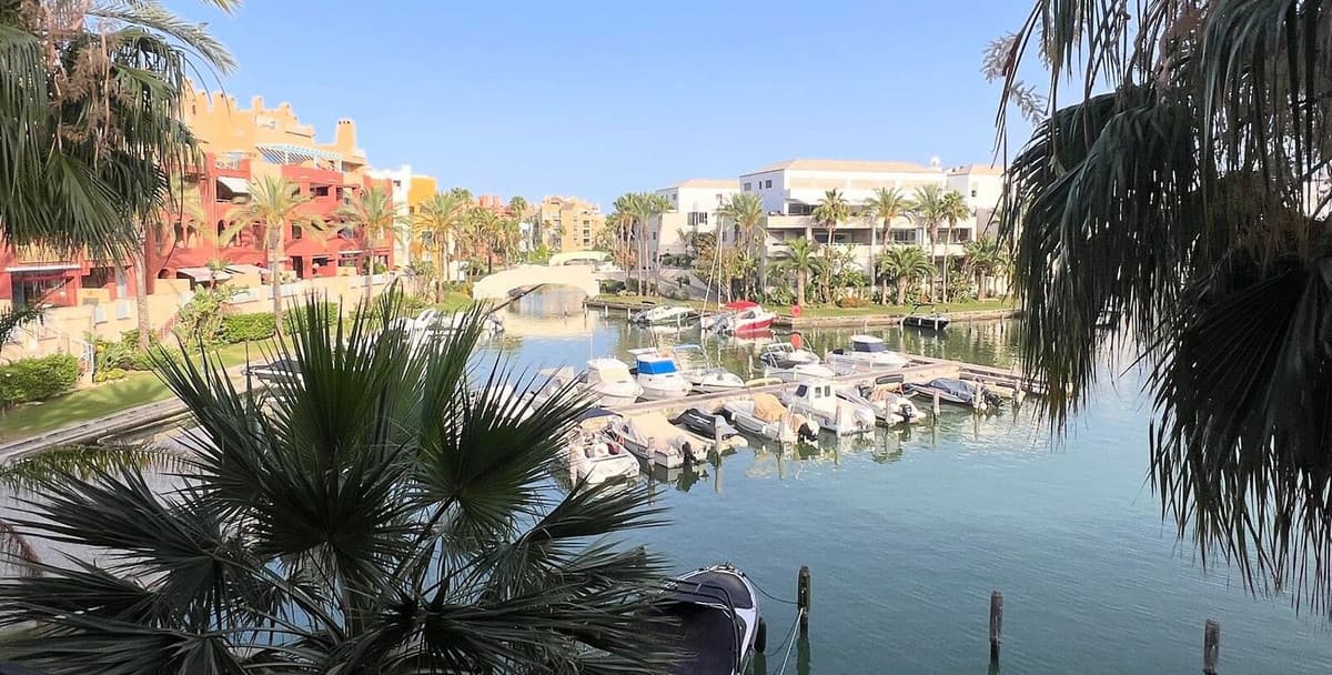 Middle Floor Apartment in Sotogrande Marina — photo 2 of 10