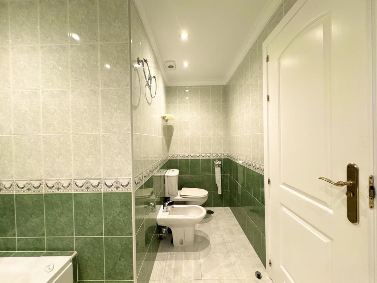 Middle Floor Apartment in Torrequebrada — photo 9 of 10