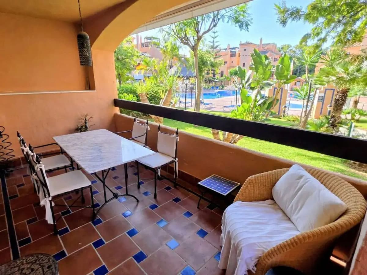 Middle Floor Apartment in Estepona — photo 1 of 10