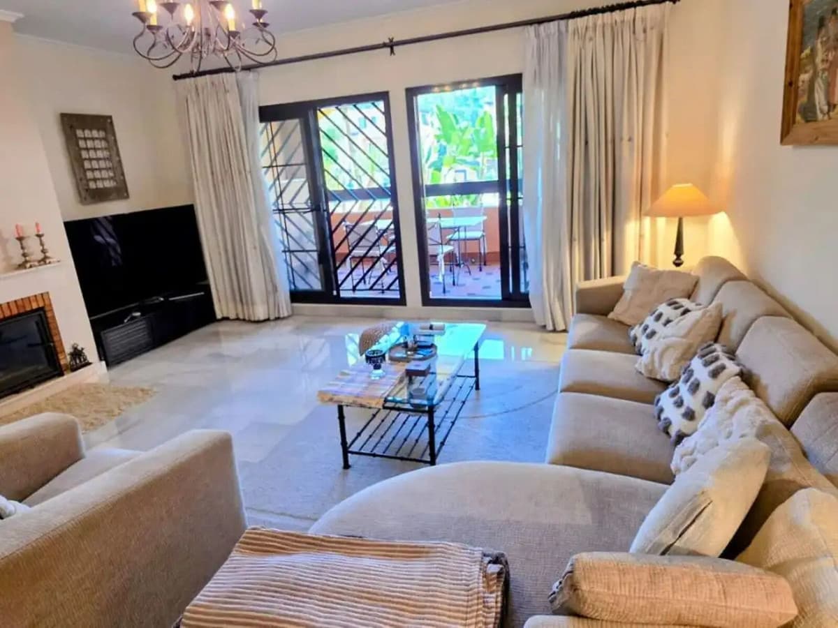 Middle Floor Apartment in Estepona — photo 4 of 10