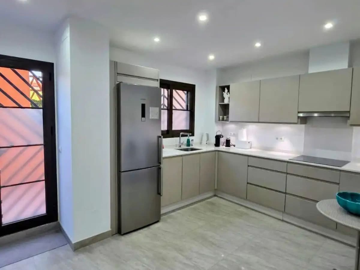 Middle Floor Apartment in Estepona — photo 5 of 10