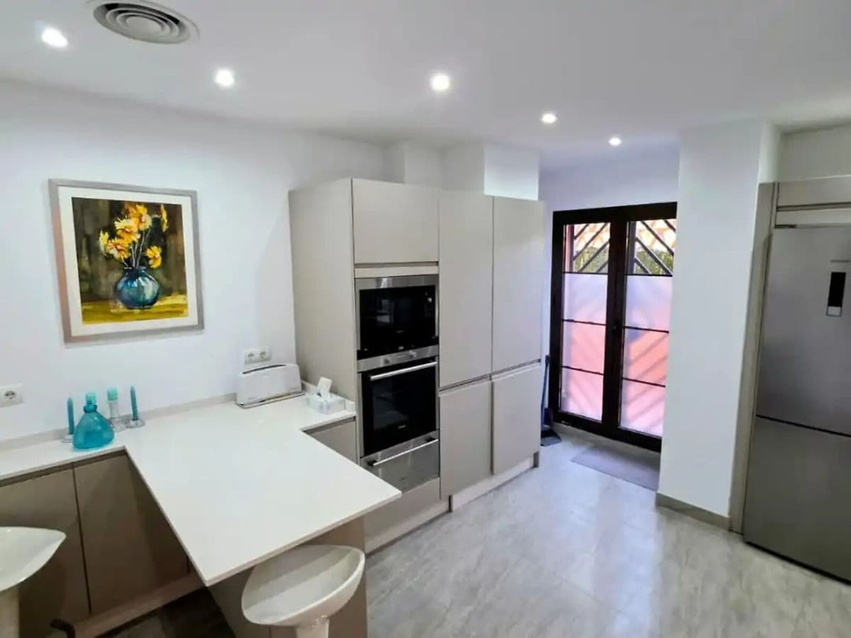 Middle Floor Apartment in Estepona — photo 6 of 10