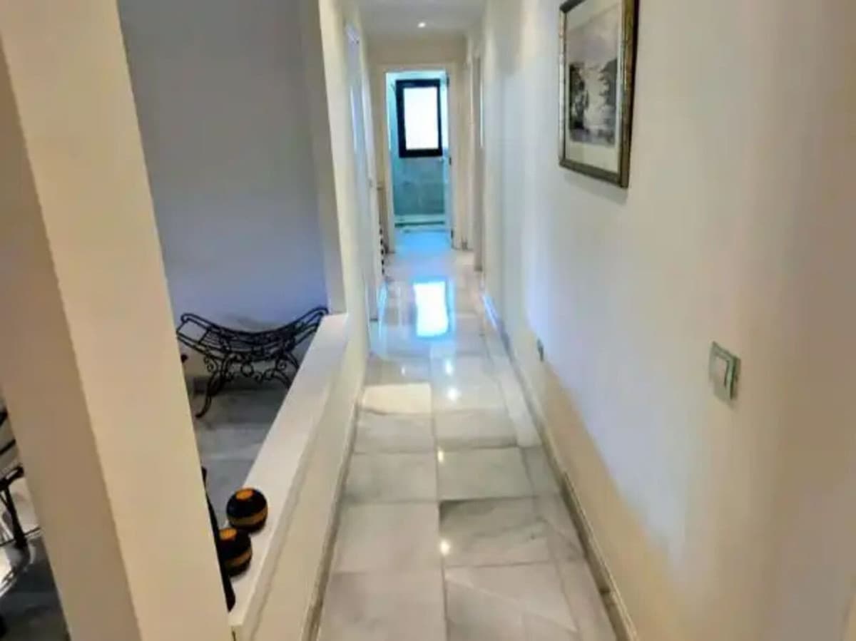 Middle Floor Apartment in Estepona — photo 7 of 10