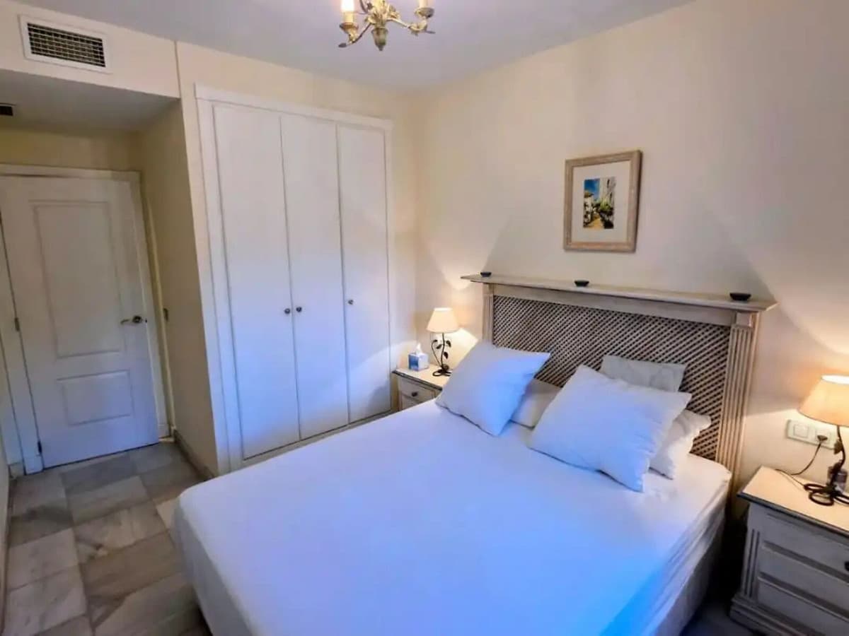 Middle Floor Apartment in Estepona — photo 8 of 10