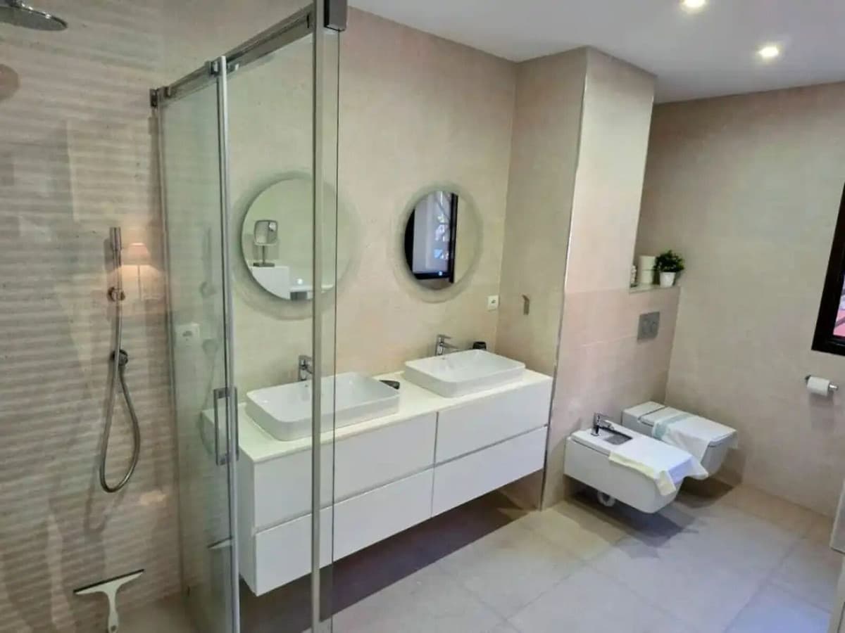 Middle Floor Apartment in Estepona — photo 9 of 10
