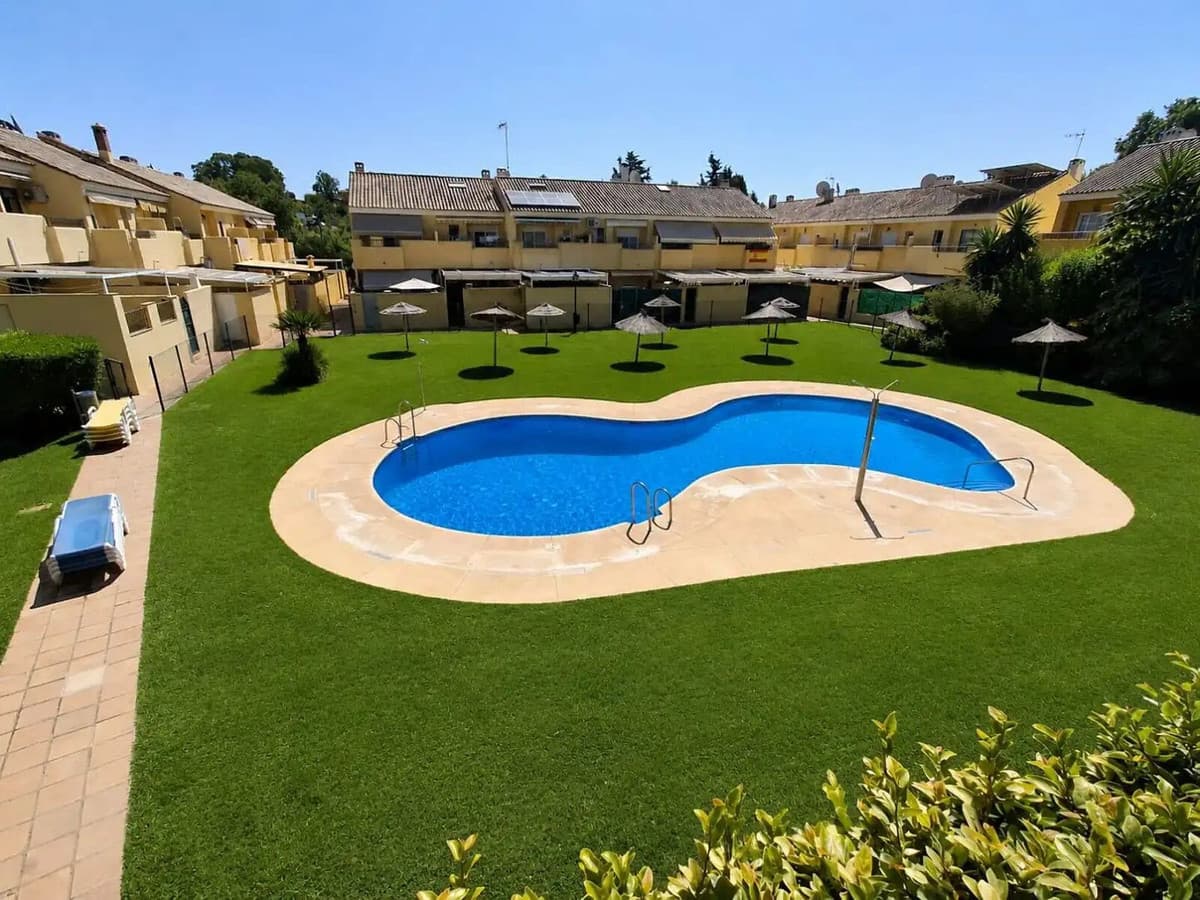 Townhouse in Estepona — photo 1 of 10