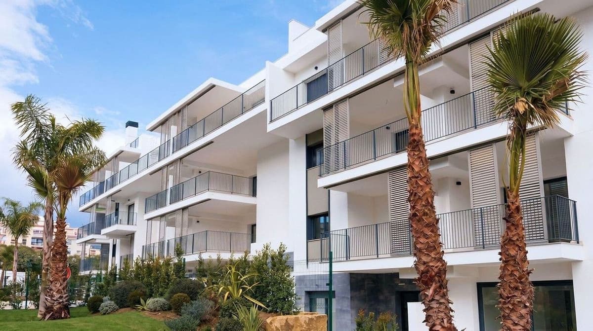 Middle Floor Apartment in Estepona — photo 2 of 10