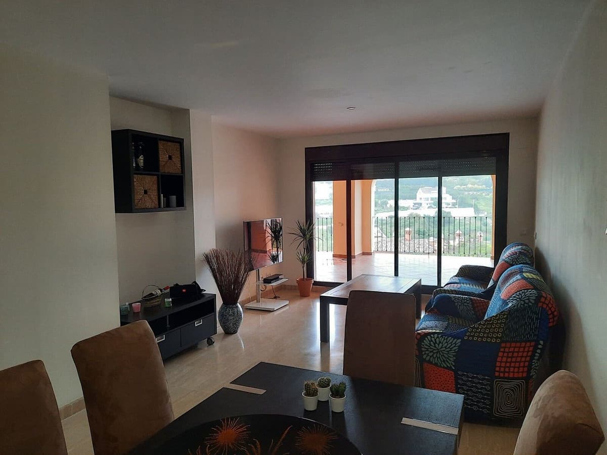 Middle Floor Apartment in Estepona — photo 4 of 10