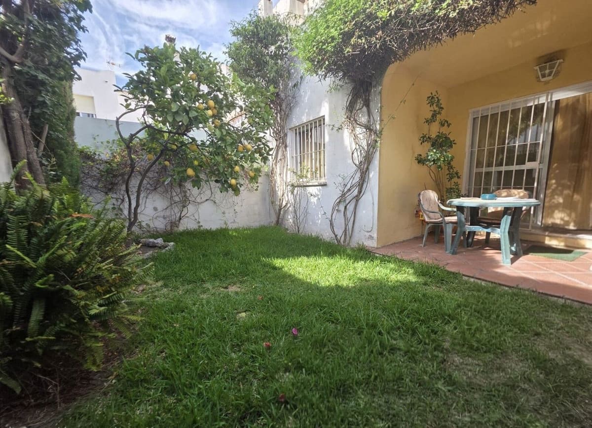 Townhouse in Estepona — photo 2 of 10