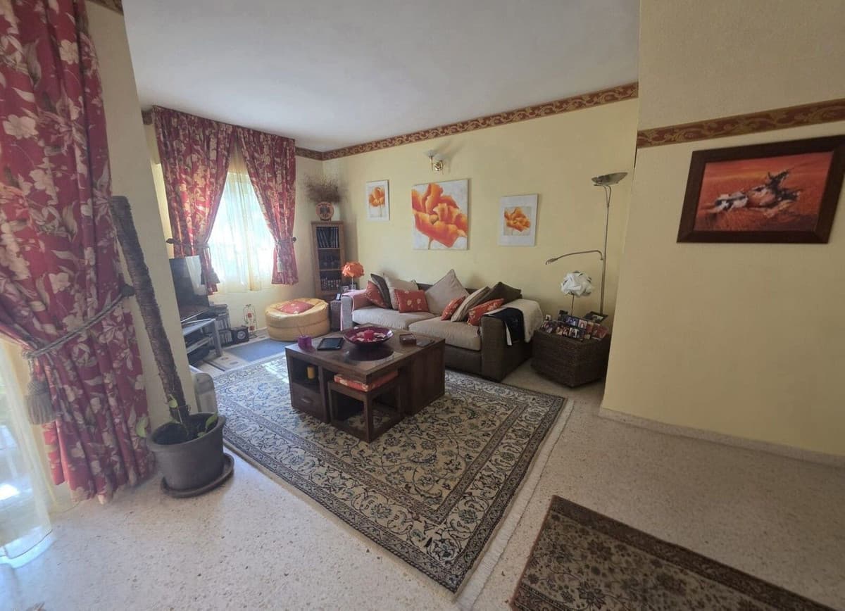 Townhouse in Estepona — photo 3 of 10